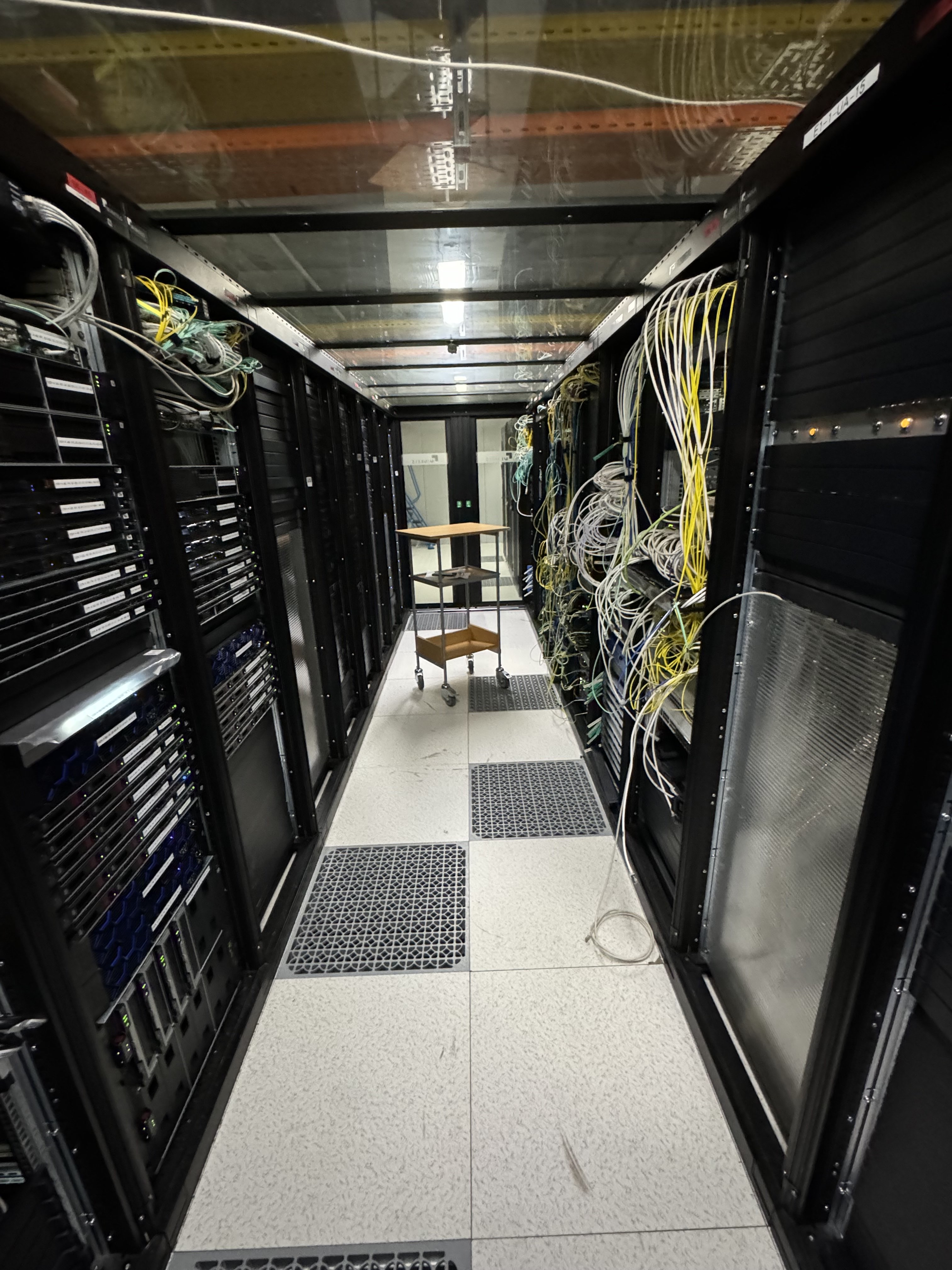 Technicien dans un datacenter